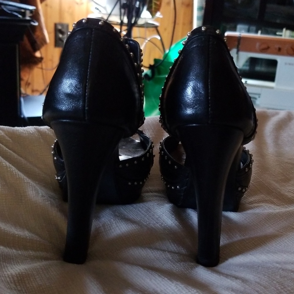 Shoes - Picture 5 of 8